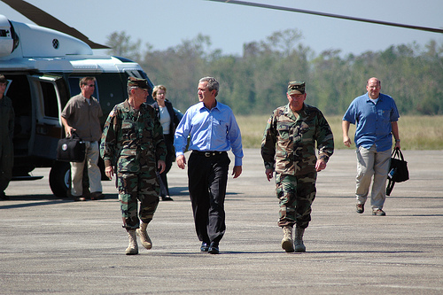 President Bush Arrives in New Orleans after Hurricane Katrina by William Townsend USN, 2005 (DOD 051011-N-9274T-116) © Flickr /pingnews.com